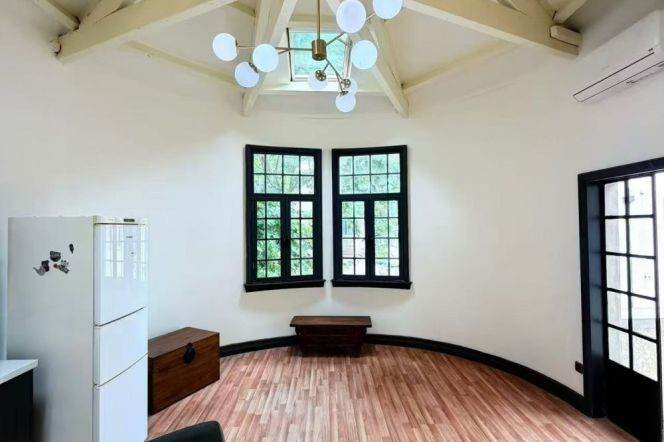 4.5 meters High-ceiling 1+1br with Balcony，South Xiangyang Road