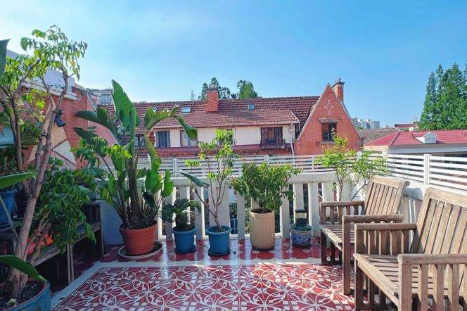 Jiangsu Rd Station 3+1Br/2Bath with Terrace Line2/11