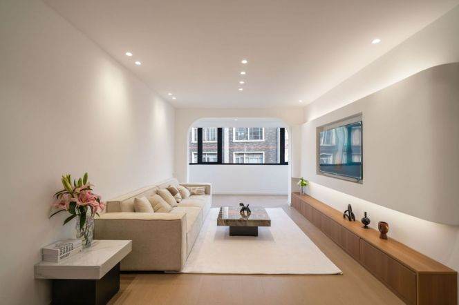 Cozy 2-Bedroom Apartment in Jing'an | Great Layout & Vibrant Surroundings