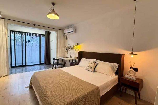 Modern 1BR 1LR+big yard/Nice deco&location,Zhongshan park@L2/3/4
