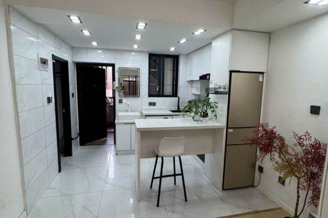 Nice yard 1Br/1Lr/1Bt apt nr West yanan rd,M3/4