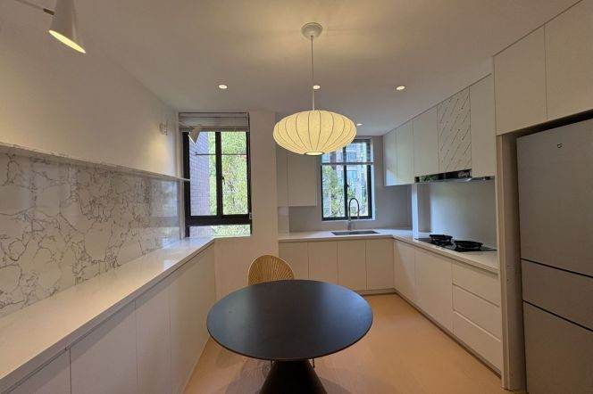 Elegant 2br with big open kitchen,close to Caohejing,Line 9