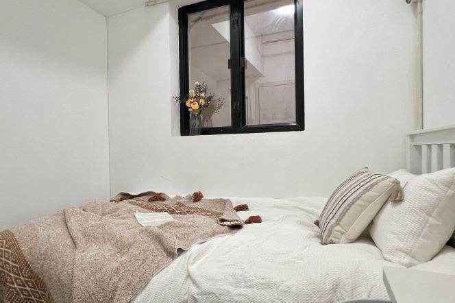 Budget friendly room near Hanzhong rd, close to Shanghai railway/ ECNU, advance booking accepted 