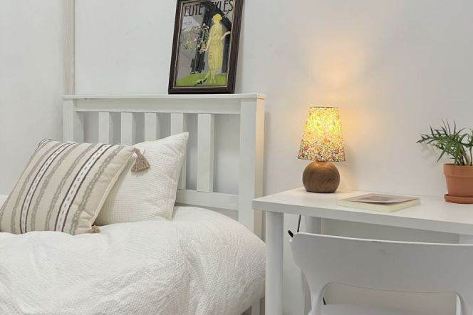 Budget friendly room near Hanzhong rd, close to Shanghai railway/ ECNU, advance booking accepted 