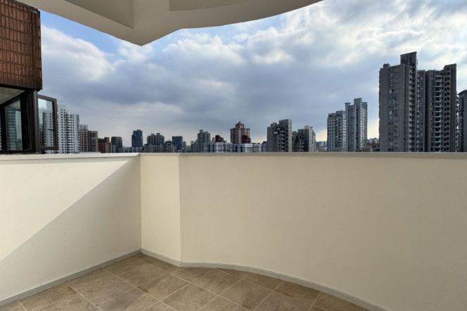 Big 3Br-2bathr 160Sqm /West Yan'an rd/Sunlight/South/Big Window/Balcony