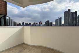 Big 3Br-2bathr 160Sqm /West Yan'an rd/Sunlight/South/Big Window/Balcony