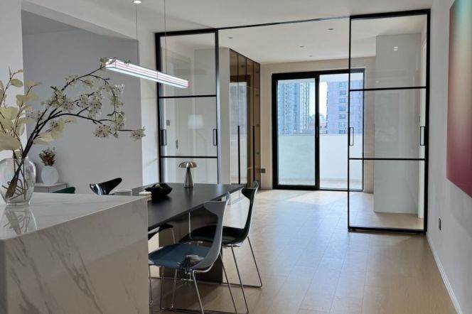 Big 3Br-2bathr 160Sqm /West Yan'an rd/Sunlight/South/Big Window/Balcony