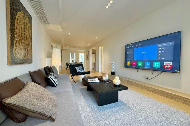 High-end 3-Bedroom Apartment in Jing'an | Full Heating & Central Ac