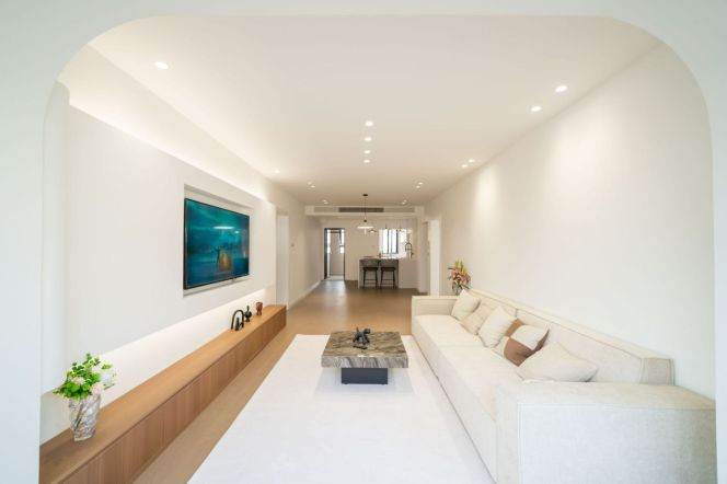 Cozy 2-Bedroom Apartment in Jing'an | Great Layout & Vibrant Surroundings