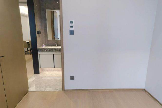 Bright & Modern 3 br with floor heating next Wellington shanghai. L 6/8/11 