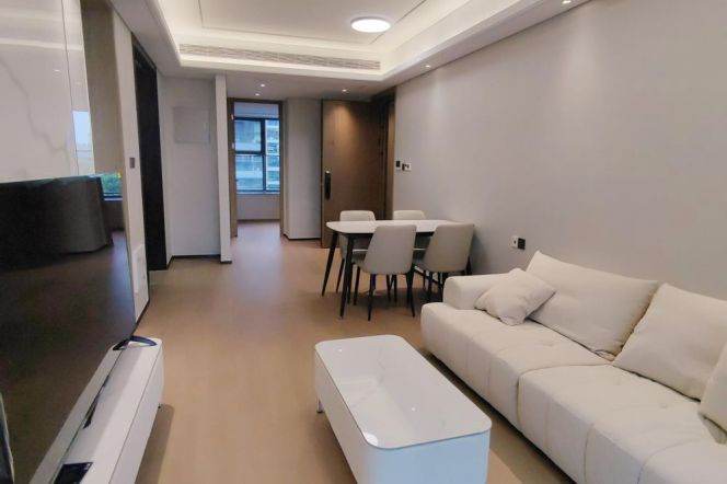 Bright & Modern 3 br with floor heating next Wellington shanghai. L 6/8/11 