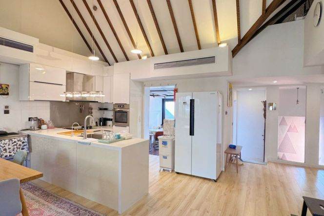 Jiangsu Rd Station 3+1Br/2Bath with Terrace Line2/11