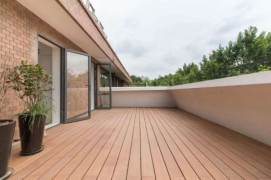 Wutong District, opposite Xingguo Hotel, a public apartment with a 50-sqm private terrace