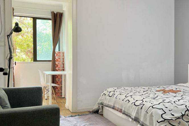 Master bedroom near West Nanjing rd, private bathroom,close to ESSCA, advance booking accepted 