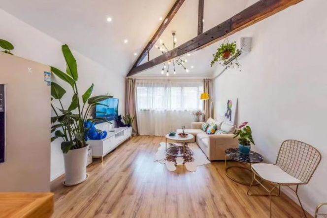 Xintiandi nice 2 bedroom 1 bathroom apt located at Huangpi/ M. Fuxing Rd;L10/13