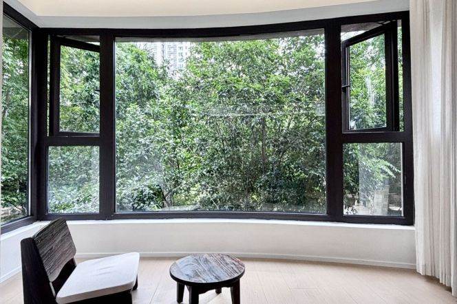 2Bdrs 1Bath Apt/Spacious&Bright&Modern&New/L3/4/7 Zhenping Rd/Caoyang Rd/elevator