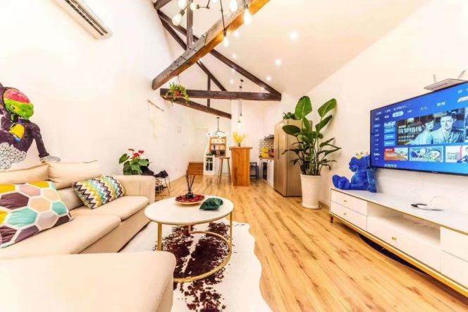Xintiandi nice 2 bedroom 1 bathroom apt located at Huangpi/ M. Fuxing Rd;L10/13