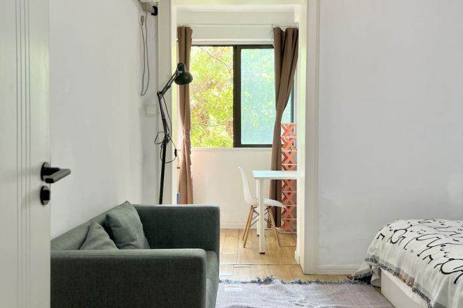 Master bedroom near West Nanjing rd, private bathroom,close to ESSCA, advance booking accepted 