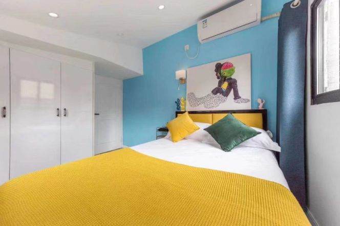 Xintiandi nice 2 bedroom 1 bathroom apt located at Huangpi/ M. Fuxing Rd;L10/13