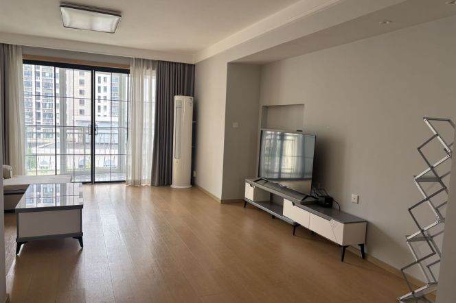 Tasty 2br apt,with floor heating, walk-in closet,close to Laowaijie