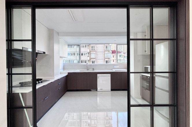  3Bdrs 2Baths/Spacious &Bright/L2/11 Jiang Su Rd/elevator/Zhongshan Park/large closet