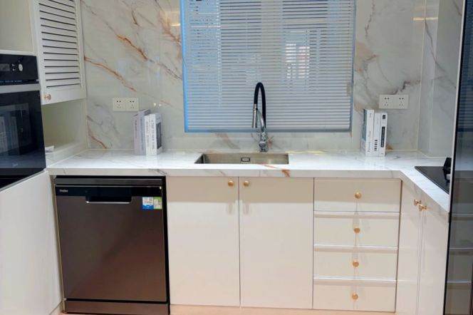  Luxury 160sqm 3BR with 15sqm Balcony & Floor Heating — 25,800 RMB