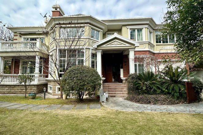 modern 5brs house big garden modern furniture near German school 38.5K