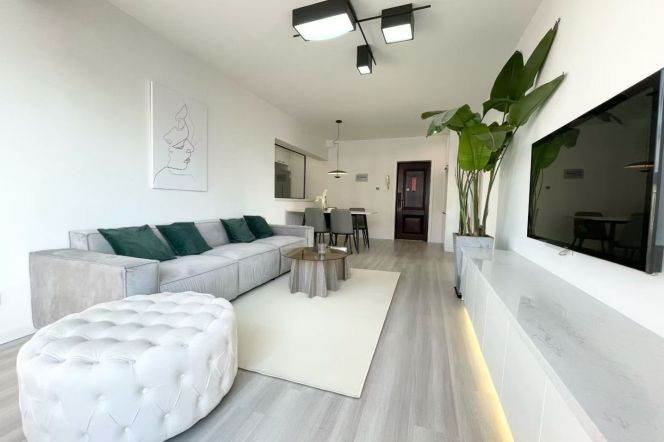 Elevator 2BR | Xinhua Rd | 4 mins to Metro 3/4/10 (Hongqiao Rd)