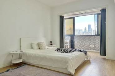 Master bedroom near People’s square, metro lines 1/3/8, close to TJU, advance booking accepted 
