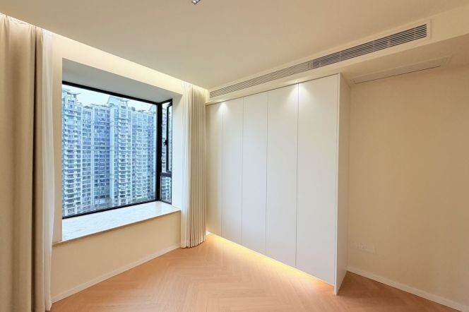Riverside View Apartment | Prime Jiangning Road, Jing'an