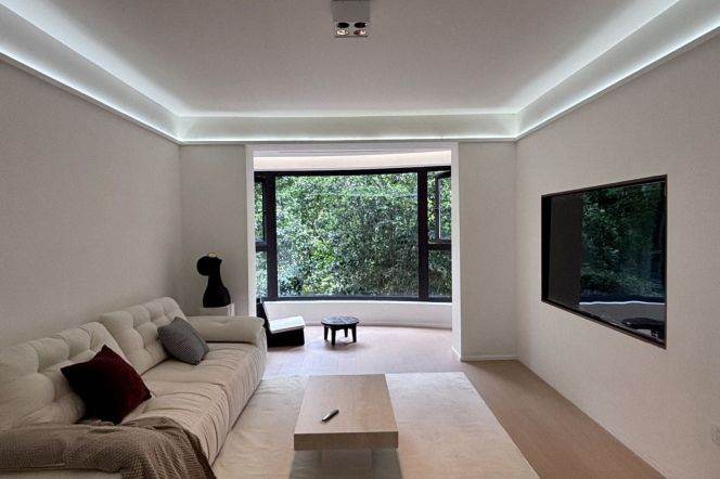 2Bdrs 1Bath Apt/Spacious&Bright&Modern&New/L3/4/7 Zhenping Rd/Caoyang Rd/elevator