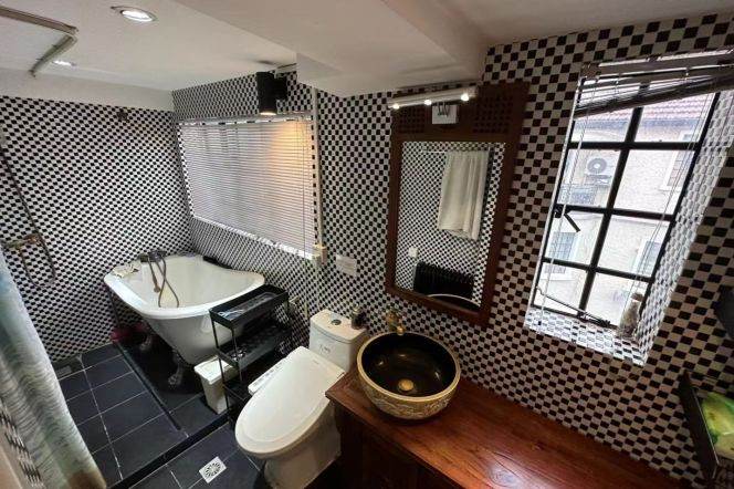 High ceiling 2Brs/1Lr/1Bt apt nr South shanxi rd,M1/9/10/12