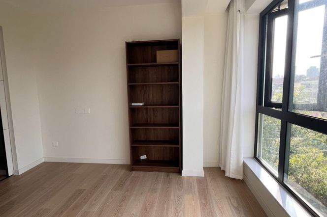 Lovely 2br-2bath/Floor heating,iapm,Line 1/10/12 South Shannxi Road St.