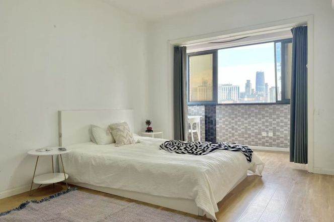 Master bedroom near People’s square, metro lines 1/3/8, close to TJU, advance booking accepted 