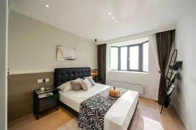Hongqiao station spacious & nice 2+1br with 13.5k