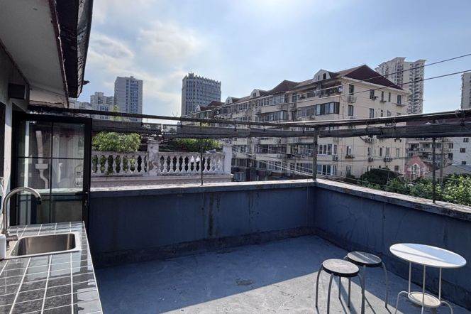 1Bdr 1Bath Apt/Spacious&Modern&Bright/huge terrace/ Line 2/7/14 Jing'an Temple/stairs