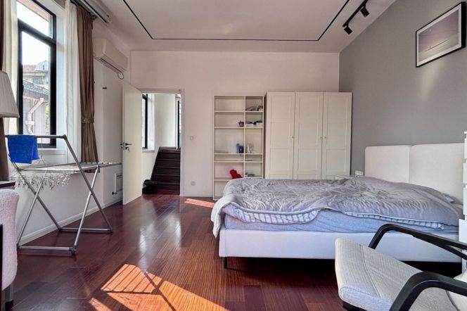 1Bdr 1Bath Apt/Spacious&Modern&Bright/huge terrace/ Line 2/7/14 Jing'an Temple/stairs
