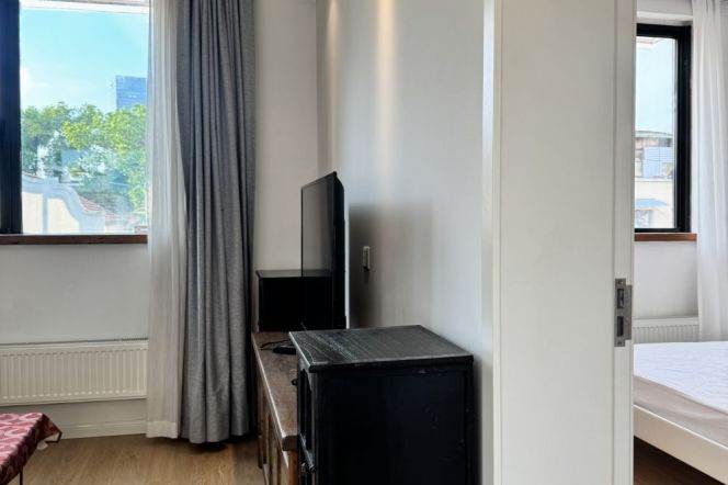 Spacious 1Br |South Shanxi rd & Iapm | Nice compound | Changshu rd Mt