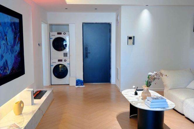  Luxury 160sqm 3BR with 15sqm Balcony & Floor Heating — 25,800 RMB
