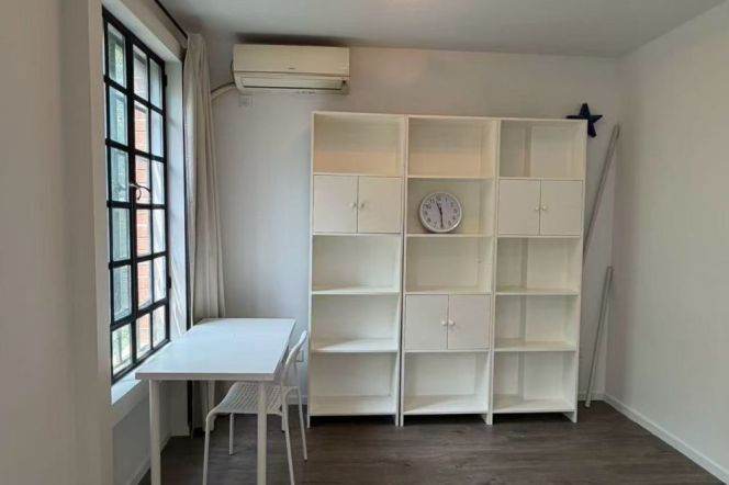 Huashan Road,Jing'an Temple 1+1 bedroom