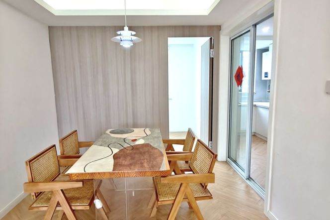 Sky View: Modern 135sqm 3BR/2Bath in Jing'an w/ Open Views & Top Tech!