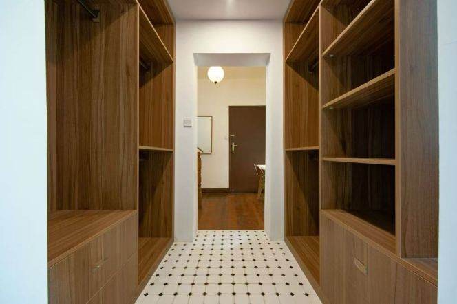 Wutong District, Hengshan Road Metro Station, standalone old mansion, entire second floor
