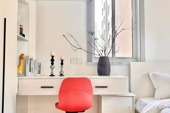 2 Brs, 1 Living room, Floor heating/Central ac/Oven, 120 sqm @ Xujiahui station L1,9&11