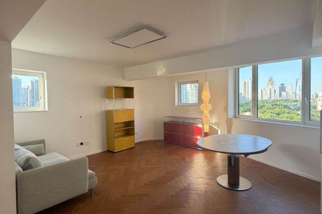 1 Big Br with Central ac, Oven, Dryer, High rise Building, 90 sqm @ IAPM 