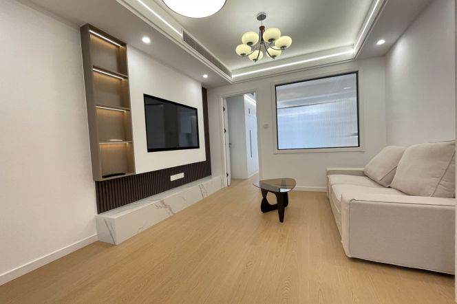 Modern&Cozy 1Br/2Lr/1Bt+Lovely Yard@L2/11 Jiangsu Rd Station 