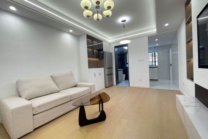 Modern&Cozy 1Br/2Lr/1Bt+Lovely Yard@L2/11 Jiangsu Rd Station 