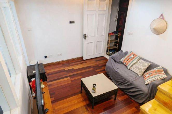 Unique 1+1 br in Old XuHui on JianGuo Rd. L 7/9 ZhaoJiaBang rd st.+ L9/12 JiaShan Rd St.
