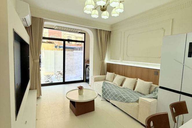 1br, big livingroom& garden, new, clean, key, malls, 8k