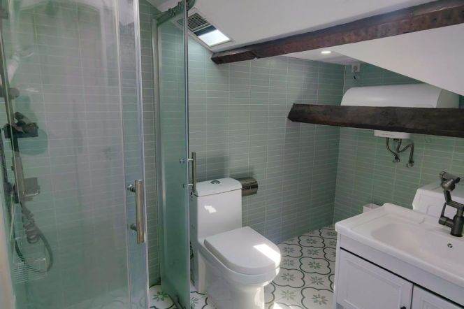 Bright duplex 1 br in Old XuHui, 6 mins walking to L9/12 JiaShan Rd St. near IAPM