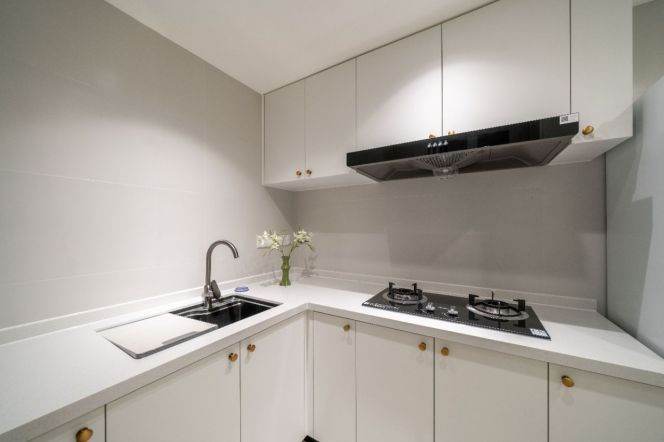 11.5k Brand new 2Br with floor heating Nr West Yan'an RD.line3/4